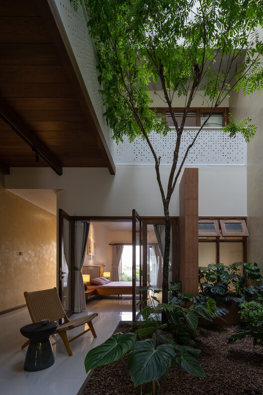 Casa de la Tía Cuatro / AHA Architects - Fotografía interior, Madera, Patio interior, Balcón, Patio