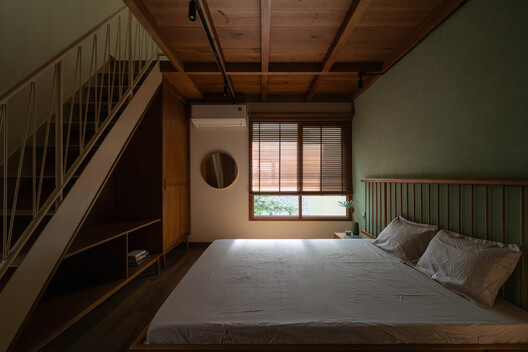 Casa de la Tía Cuatro / AHA Architects - Fotografía interior, Dormitorio, Madera, Iluminación, Camas