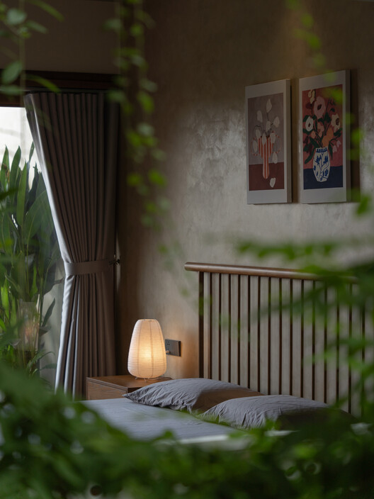 Casa de la Tía Cuatro / AHA Architects - Fotografía interior, Dormitorio, Iluminación, Camas