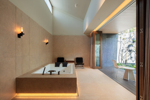 Jiangnan House Yangzhou Guangling / B.L.U.E. Architecture Studio Jiangnan House Yangzhou Guangling / B.L.U.E. Architecture Studio - Interior Photography, Wood, Bathtub, Lighting, Glass, Bathroom