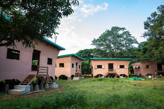 Housing NOW / Blue Temple Housing NOW / Blue Temple - Exterior Photography