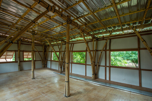 Housing NOW / Blue Temple Housing NOW / Blue Temple - Interior Photography, Wood, Glass, Beam