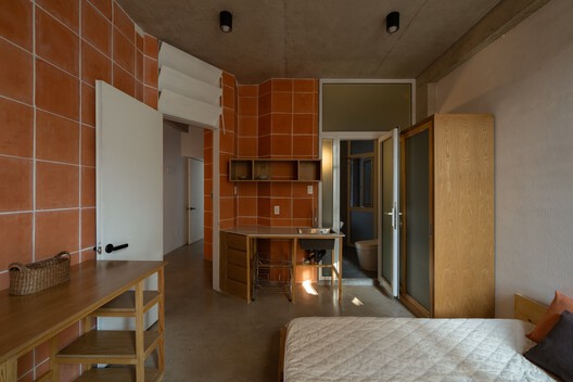 Casa Gia Dinh / G+architects - Fotografia de Interiores, Dormitório, Madeira, Iluminação, Cadeira