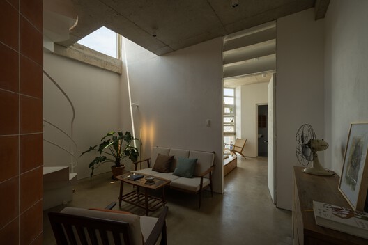 Casa Gia Dinh / G+architects - Fotografia de Interiores, Madeira, Iluminação, Cadeira