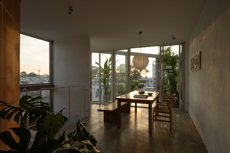 Gia Dinh / G+ Architect Casa - Fotografía interior, comedor, sillas