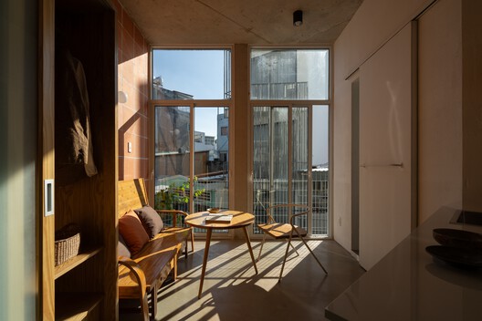 Casa Gia Dinh / G+architects - Fotografia de Interiores, Sala de Jantar, Madeira, Cadeira, Balcão