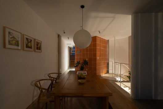 Casa Gia Dinh / G+architects - Fotografia de Interiores, Madeira, Iluminação, Cadeira