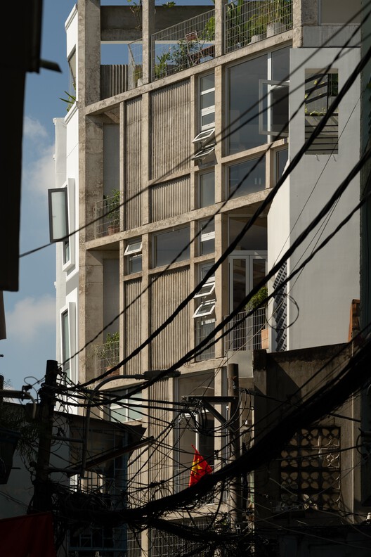Casa Gia Dinh / G+architects - Fotografia de Exterior, Balcão