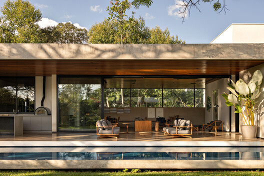 Casa Varanda / Esquadra Arquitetos Casa Varanda / Esquadra Arquitetos - Fotografia de Exterior, Madeira, Porta, Aido, Pátio