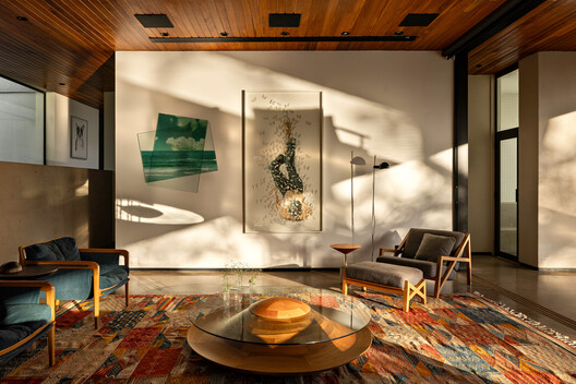 Casa Varanda / Esquadra Arquitetos Casa Varanda / Esquadra Arquitetos - Fotografia de Interiores, Madeira, Iluminação, Mesa, Cadeira