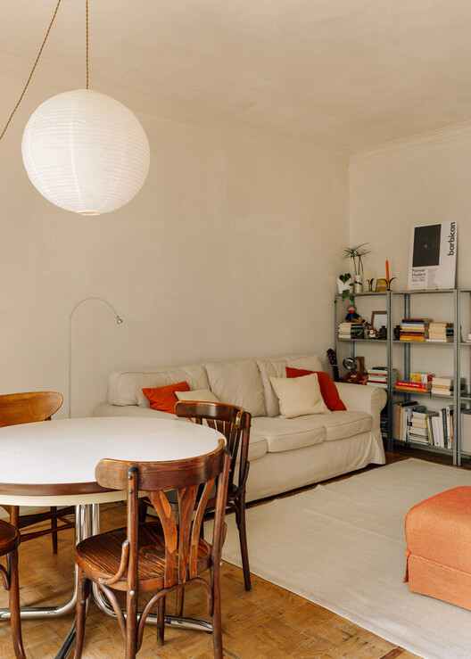 Transformação de Espaço Comercial para um Apartamento / Jose-studio - Fotografia de Interiores, Sala de Estar, Madeira, Mesa, Iluminação, Cadeira