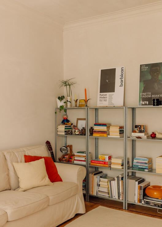 Transformação de Espaço Comercial para um Apartamento / Jose-studio - Fotografia de Interiores, Sala de Estar, Prateleira, Iluminação