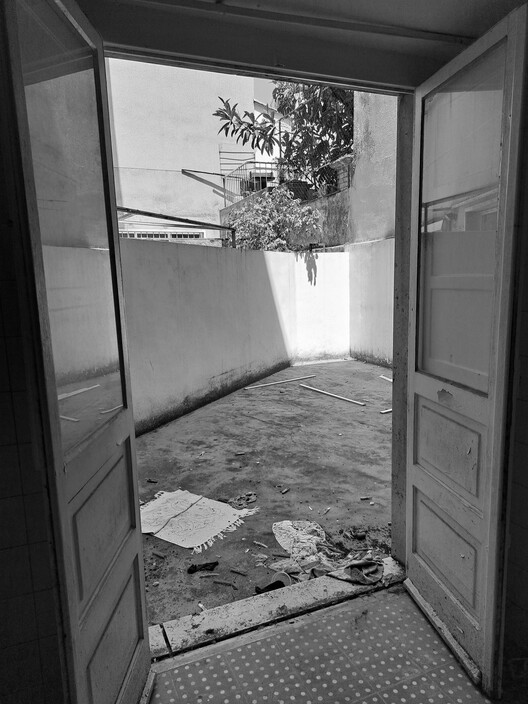 Transformação de Espaço Comercial para um Apartamento / Jose-studio - Fotografia de Interiores, Porta, Concreto