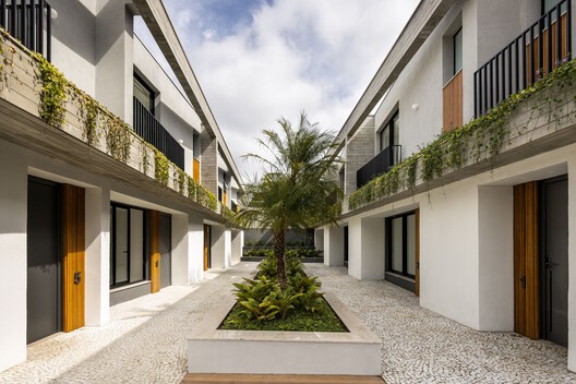 Casas Otto / Nommo Arquitetos Casas Otto / Nommo Arquitetos - Fotografia de Exterior, Balcão, Aido