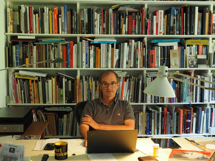 Former MoMA Curator Barry Bergdoll Receives the 2025 Vincent Scully Prize - Image 2 of 5