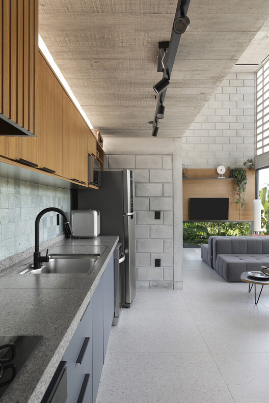 Casas Campeche / Terra e Tuma Arquitetos Associados - Fotografia de Interiores, Cozinha, Bancada, Cadeira, Pia