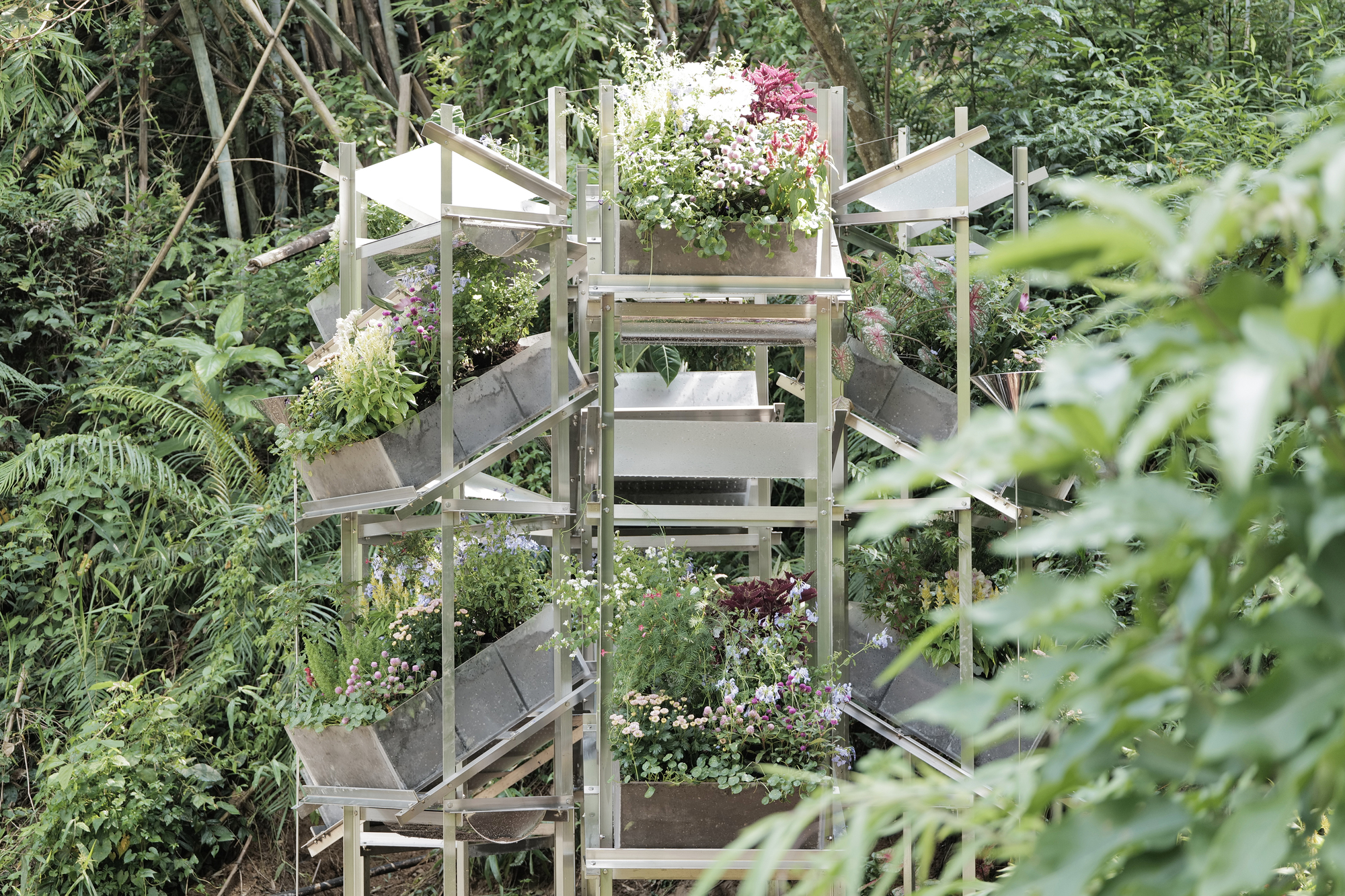 Flower Room / Office for Roundtable + JXY Studio