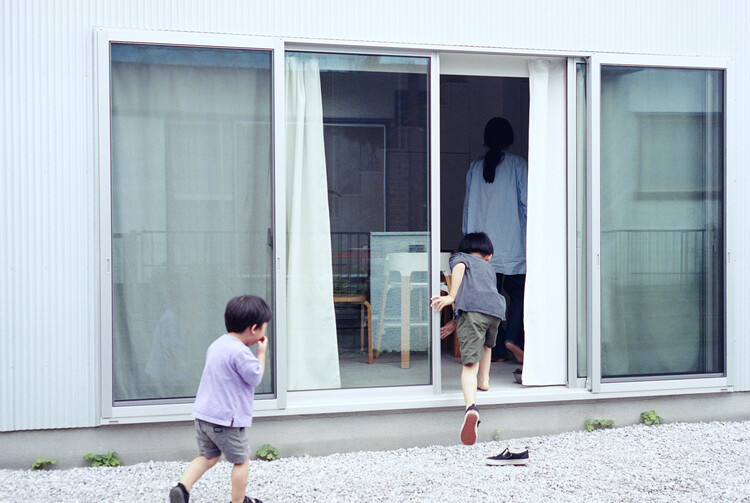 Casa Sobreposta / Office Sugurufukuda - Fotografia de Exterior