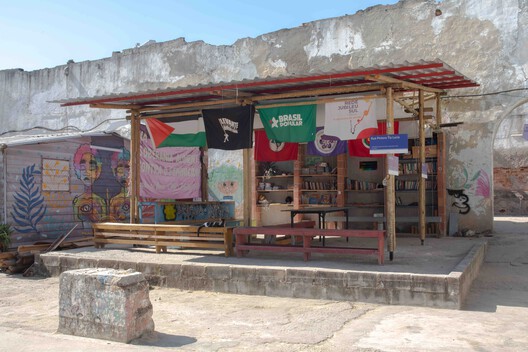 Pabellón Biblioteca Quilombo da Gamboa / Moradia Comum [Lanchonete <> Lanchonete]: Amanda Arcuri + Danilo Filgueiras + Gabriel Martucci - Fotografía exterior, Concreto