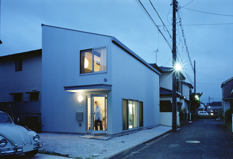 Casa Sobreposta / Office Sugurufukuda - Fotografia de Exterior