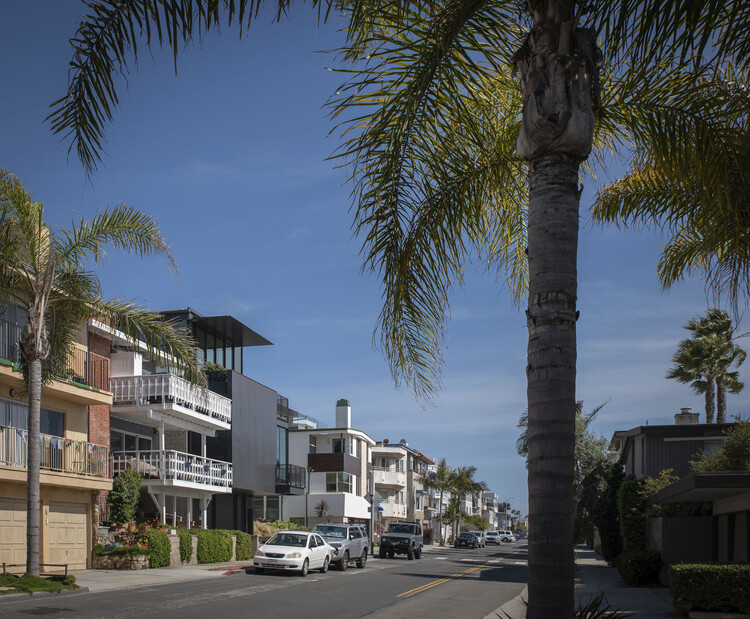 Manhattan Beach Residence / Olson Kundig - Exterior Photography, Windows, Balcony