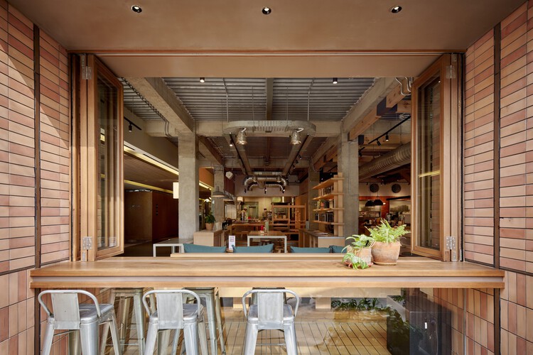 Retail & Food/Wolf - Fotografía interior, madera