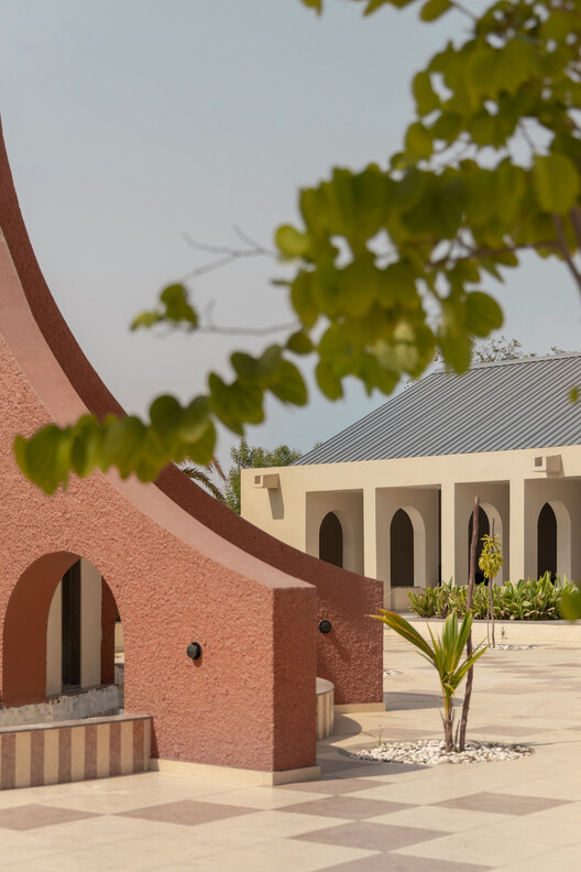 Temple Complex and Community Center Nardipur / Raasa Architects Temple Complex and Community Center Nardipur / Raasa Architects - Interior Photography, Arch, Arcade