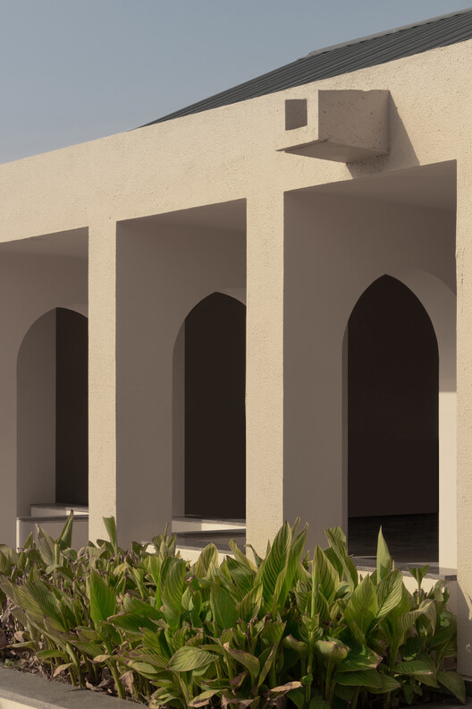 Temple Complex and Community Center Nardipur / Raasa Architects Temple Complex and Community Center Nardipur / Raasa Architects - Interior Photography, Concrete, Column