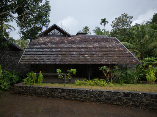 Residence at Edavanna / ZERO STUDIO