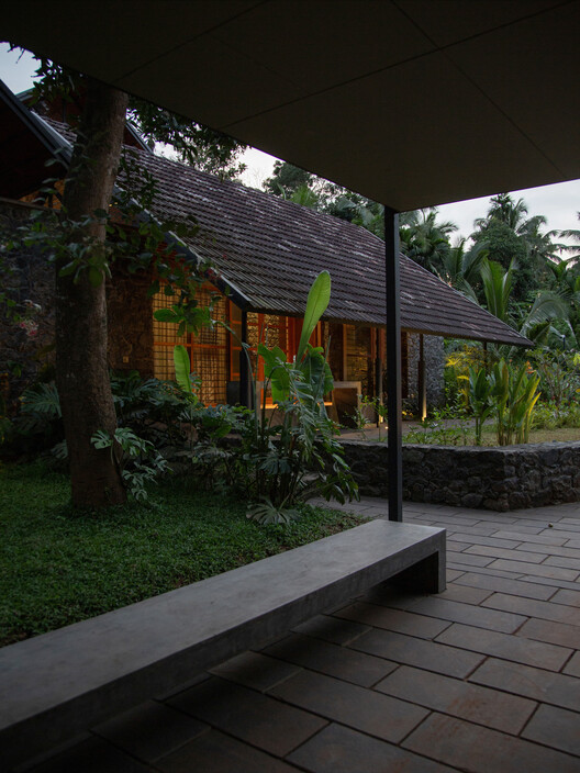 Casa em Edavanna / ZERO STUDIO - Fotografia de Exterior, Jardim, Aido