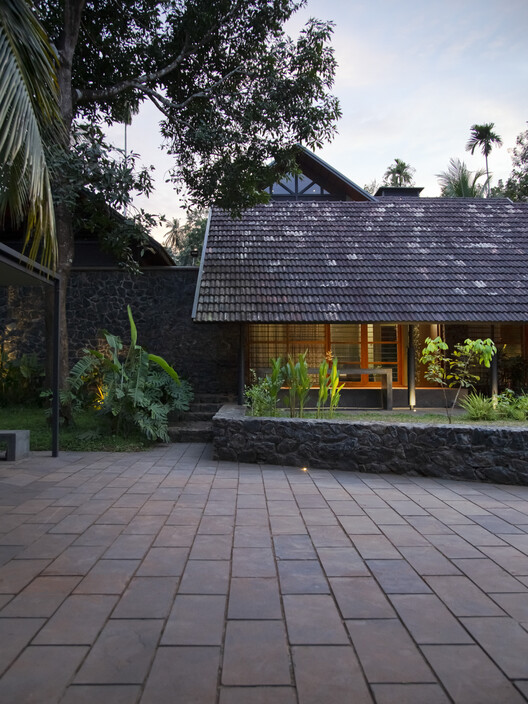 Casa em Edavanna / ZERO STUDIO Casa em Edavanna / ZERO STUDIO - Fotografia de Exterior, Aido