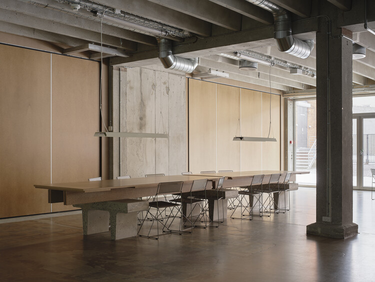  Espaço Cultural Thoravej 29 / pihlmann architects - Fotografia de Interiores, Sala de Jantar, Madeira, Mesa, Cadeira