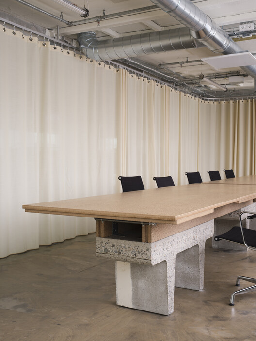  Espaço Cultural Thoravej 29 / pihlmann architects - Fotografia de Interiores, Madeira, Mesa