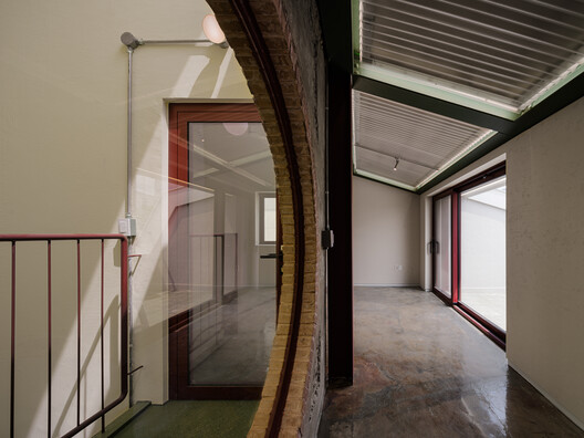 Old House Renovation into Paint Company HQ / pH7 Architects - Image 18 of 41