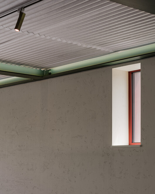 Old House Renovation into Paint Company HQ / pH7 Architects - Interior Photography