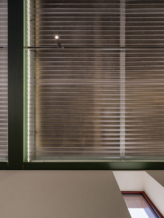 Old House Renovation into Paint Company HQ / pH7 Architects - Interior Photography