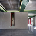 Old House Renovation into Paint Company HQ / pH7 Architects - Interior Photography, Refurbishment, Beam