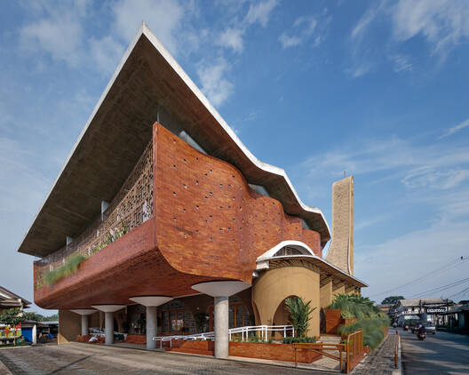 Jami At-Taqwa Mosque Cibinong / Ismail Solehudin Architecture - Exterior Photography