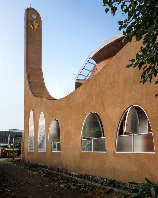 Jami At-Taqwa Mosque Cibinong / Ismail Solehudin Architecture - Exterior Photography, Concrete