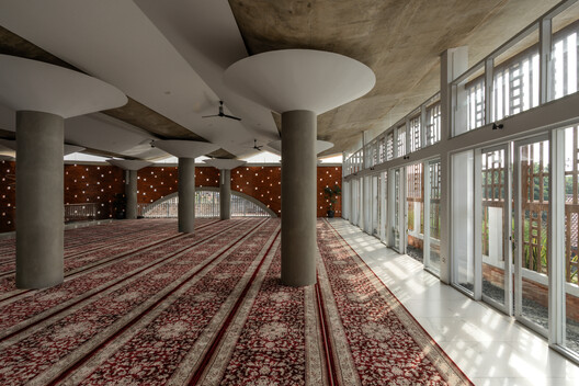 Jami At-Taqwa Mosque Cibinong / Ismail Solehudin Architecture - Image 3 of 41