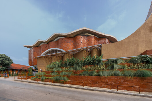 Jami At-Taqwa Mosque Cibinong / Ismail Solehudin Architecture - Image 8 of 41