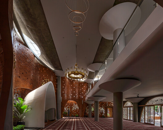 Jami At-Taqwa Mosque Cibinong / Ismail Solehudin Architecture - Interior Photography