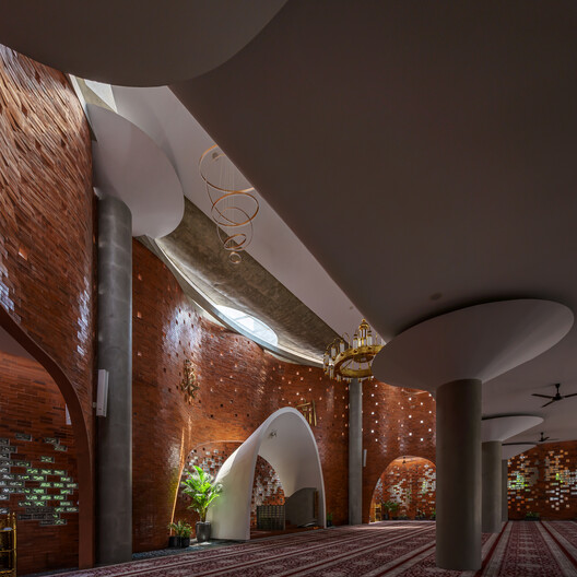 Jami At-Taqwa Mosque Cibinong / Ismail Solehudin Architecture - Image 4 of 41