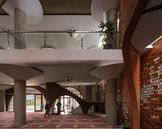 Jami At-Taqwa Mosque Cibinong / Ismail Solehudin Architecture - Interior Photography