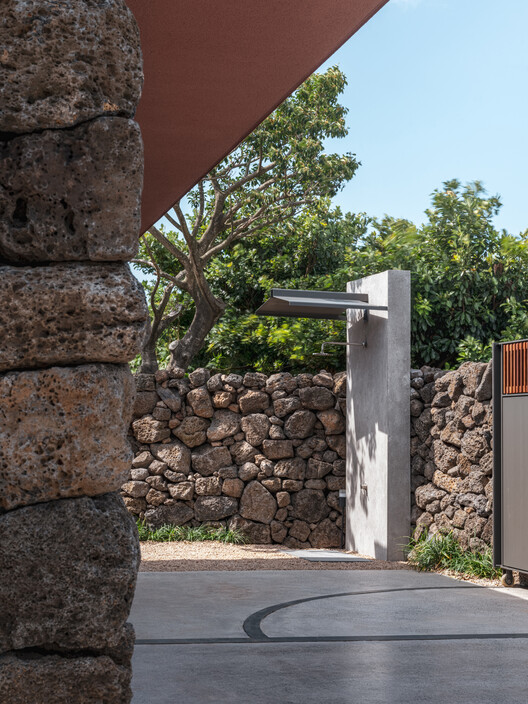 Casa dos Muros de Pedra / Atelier O - Imagem 25 de 29