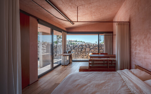 Casa dos Muros de Pedra / Atelier O - Fotografia de Interiores, Dormitório