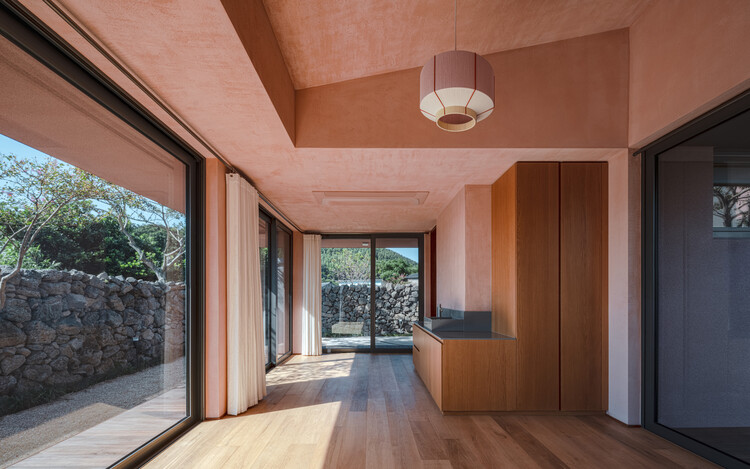 Casa dos Muros de Pedra / Atelier O - Imagem 11 de 29