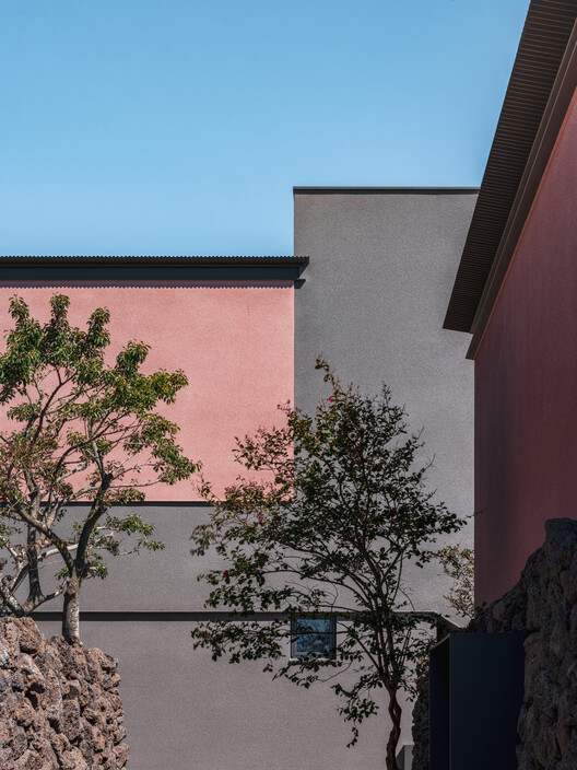 Casa dos Muros de Pedra / Atelier O - Imagem 7 de 29