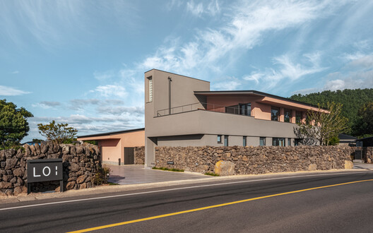 Casa dos Muros de Pedra / Atelier O - Fotografia de Exterior, Concreto