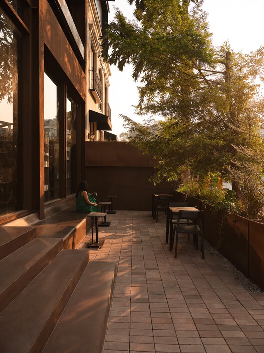 True Black Coffee Bar / NaaV Studio True Black Coffee Bar / NaaV Studio - Interior Photography, Wood, Balcony